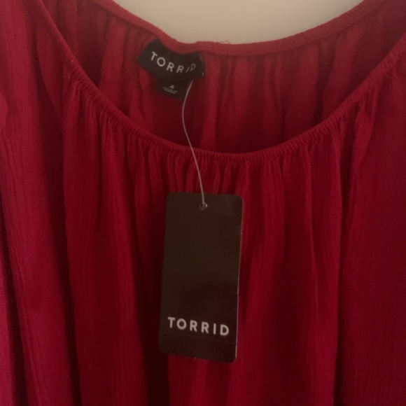 🆕🦄Torrid NWT🔖Beautiful Red Cold Shoulder Swing Top - 5x - Picture 6 of 6